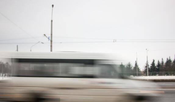 雙電機(jī)電風(fēng)扇原理，介紹雙電機(jī)電風(fēng)扇的工作原理